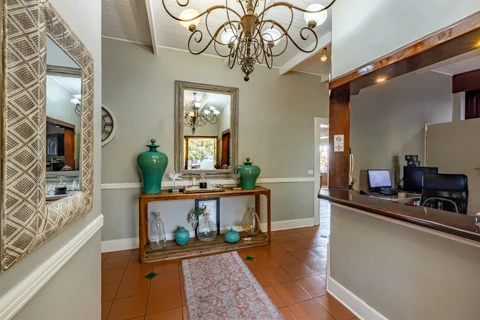 Loerie's Call Guest House & Francolin Lodge