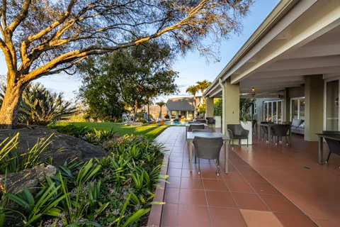 Loerie's Call Guest House & Francolin Lodge