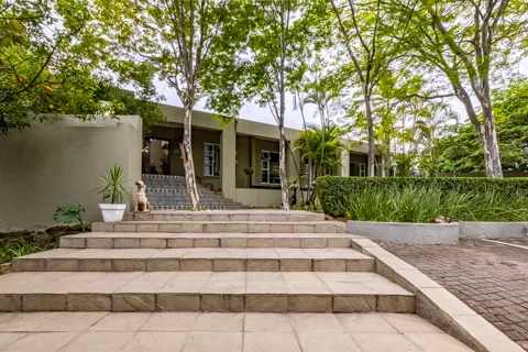 Loerie's Call Guest House & Francolin Lodge