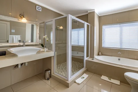 Executive Suites | Loerie's Call Guest House