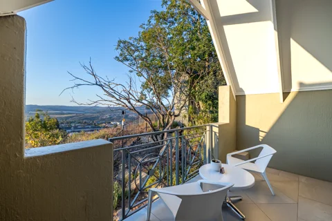 Deluxe Rooms | Loerie's Call Guest House