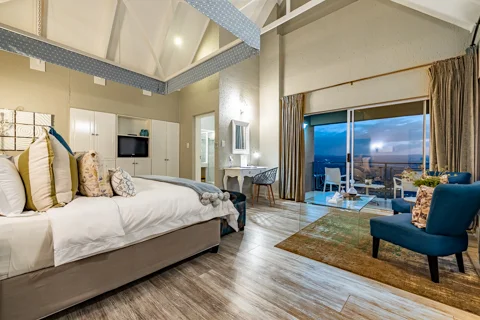 Executive Suites | Loerie's Call Guest House