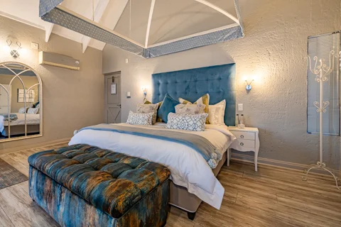 Executive Suites | Loerie's Call Guest House