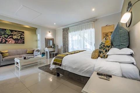 Executive Suites | Loerie's Call Guest House