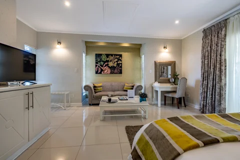 Executive Suites | Loerie's Call Guest House