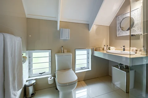 Deluxe Rooms | Loerie's Call Guest House