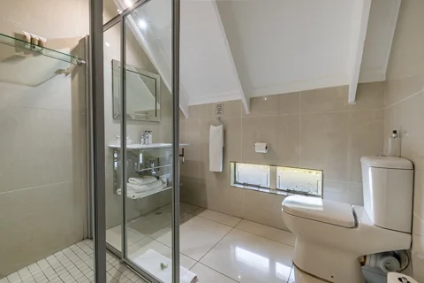 Deluxe Rooms | Loerie's Call Guest House